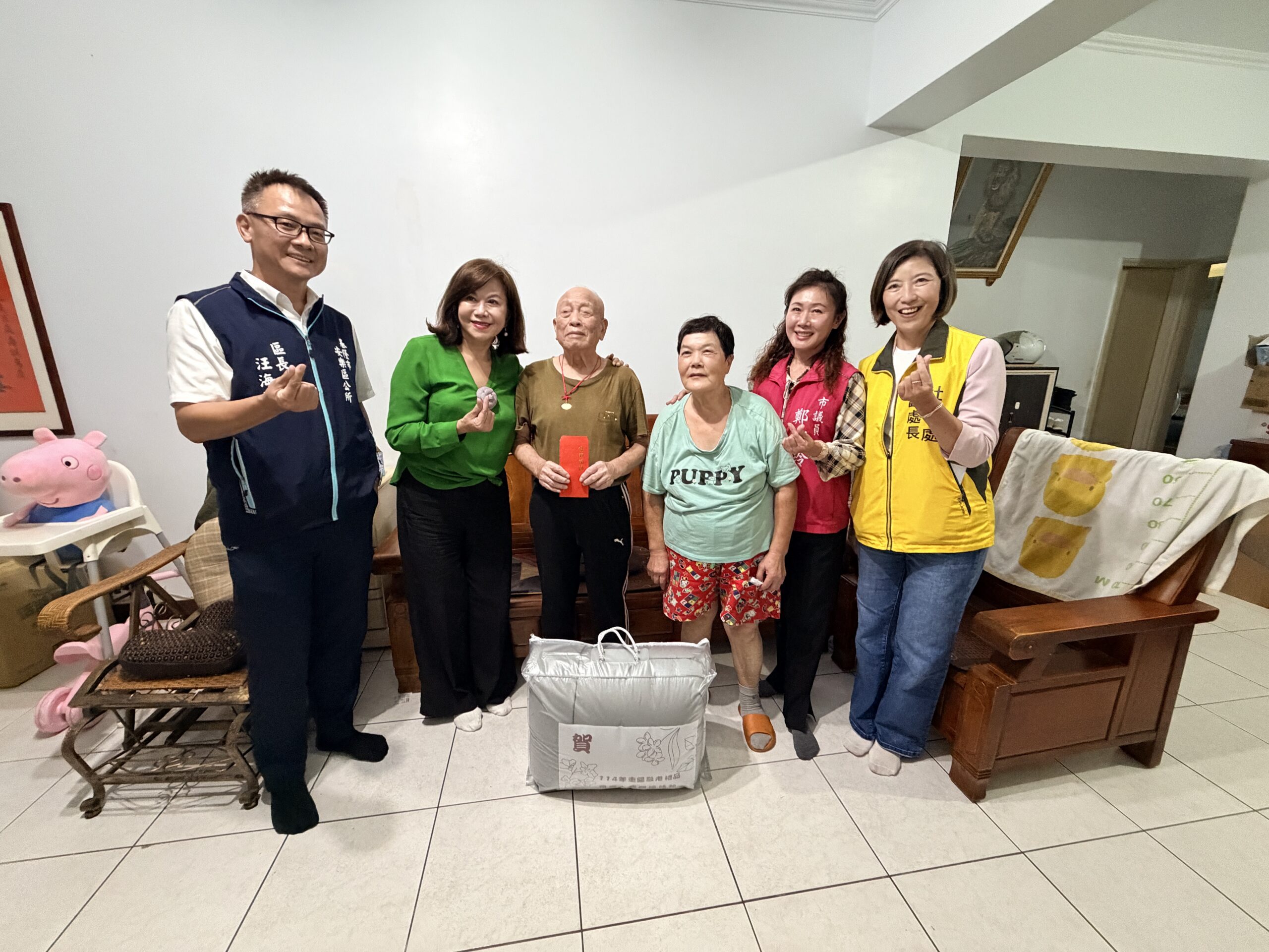重陽敬老傳遞溫情　邱佩琳親送祝福探視3位百歲人瑞 | 索引新聞 INDEX News