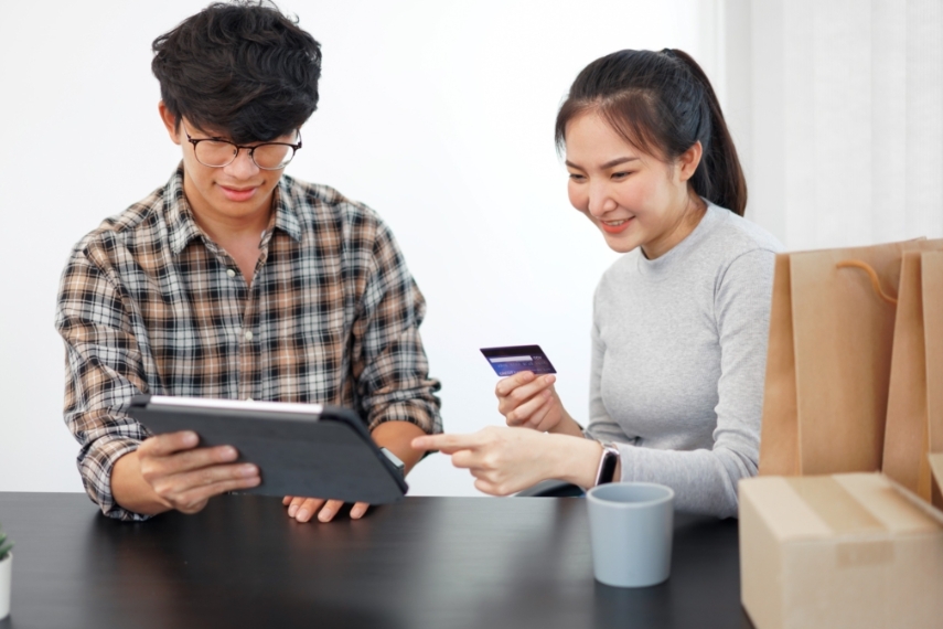 結婚最大的財務優勢，在於風險被分散。兩個人一起生活，代表收入來源、工作型態與理財策略不再只靠單一變數支撐。圖/123RF圖庫