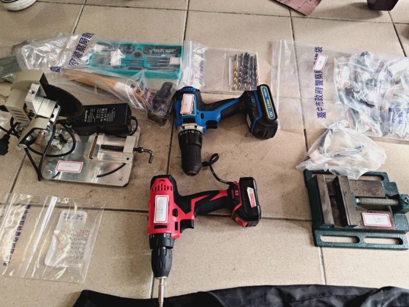 圖文:中警三合一掃蕩詐黑槍 逮7百人扣2億防詐團脫產 扣5千萬豪宅加4筆土地獲准 。