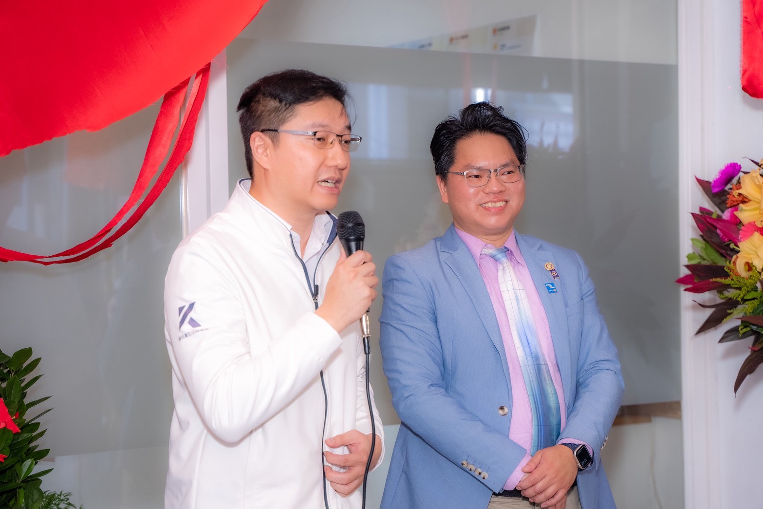 立法委員張智倫蒞臨現場祝賀及說明政府最新的「老宅延壽機能復新計畫」，三年投入50億元、最高補助960萬元（圖／居家安全達人提供）