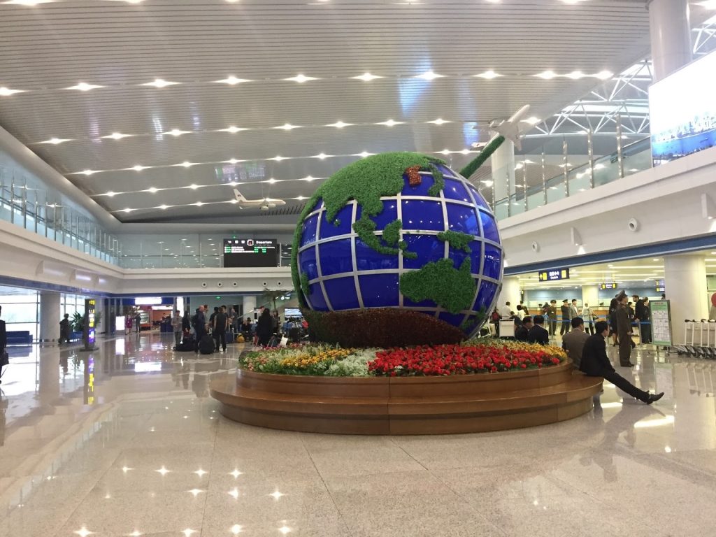 No 250014-2 平壤機場入境大廳 來源 晴天娃娃遊世界 - 報新聞 Mega News