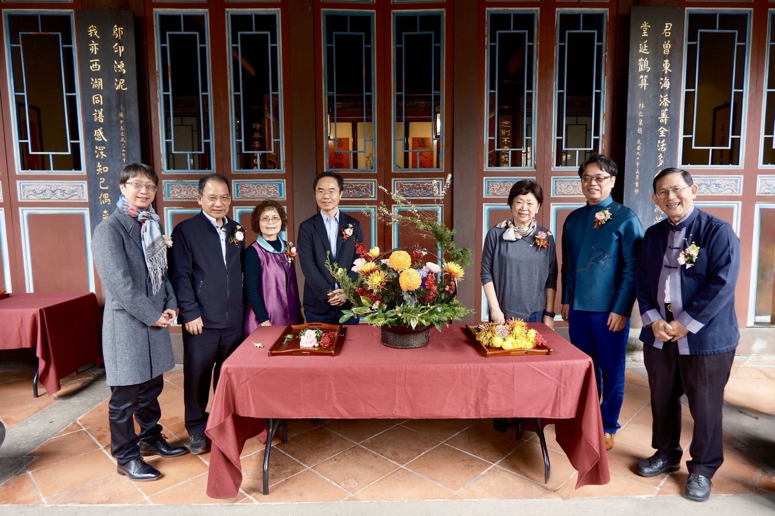 《圖說》林本源園邸今日舉行「芳華再現.花語林園」插花特展開幕式,邀請民眾一同入園欣賞。〈文化局提供〉
