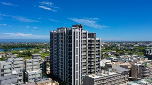 「大清新站」透過湖口車站通勤竹北約15分鐘,成熟商圈機能吸引外溢客。圖/業者提供