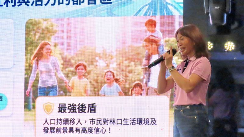《圖說》林口區長鄭淑敏簡報近年重要建設成果。〈民政局提供〉