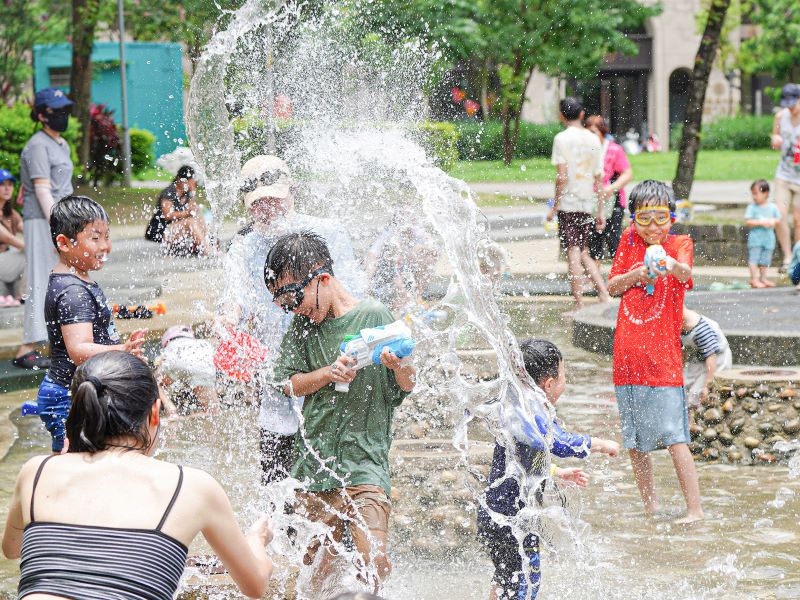 《圖說》塭仔底濕地公園戲水池適合大朋友小朋友來玩水。〈水利局提供〉