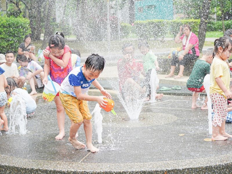 《圖說》塭仔底濕地公園戲水池好消暑、好清涼、歡迎來玩水。〈高灘處提供〉