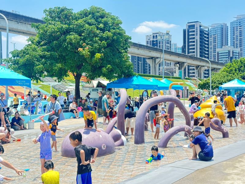 《圖說》海世界水樂園每年都吸引大批民眾玩水。〈水利局提供〉