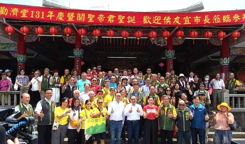 《圖說》侯友宜市長於九份勸濟堂參拜祈福，祈求地方平安。〈民政局提供〉