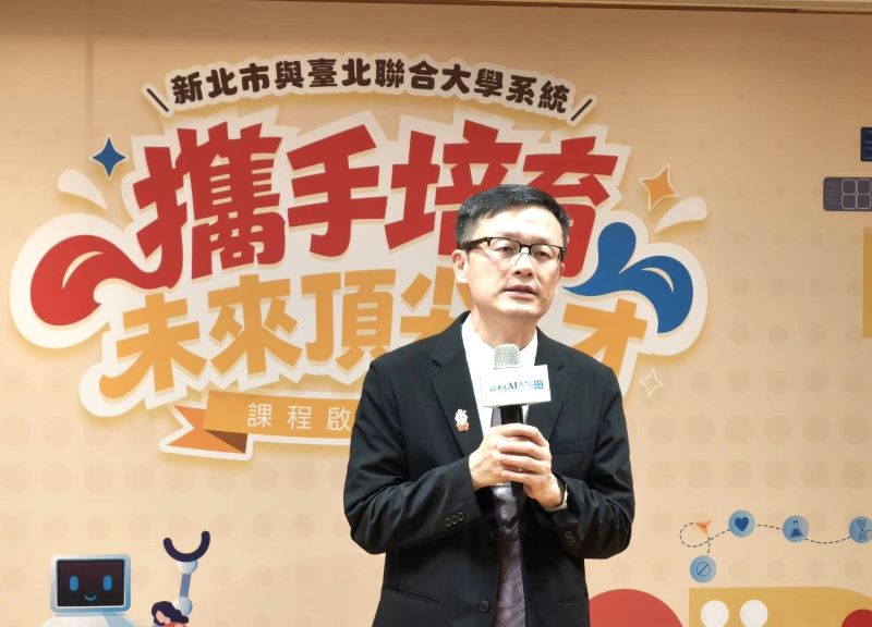 《圖說》教育局長張明文表示,教育局近年持續推動高中與大學合作,希望學生在高中階段就有機會接觸大學專業課程及產業發展趨勢,及早探索興趣、建立學習歷程。〈記者葉柏成攝〉