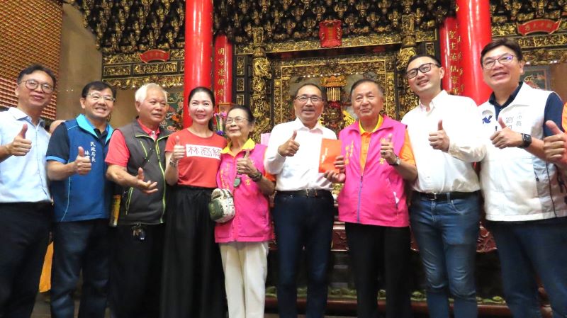 《圖說》侯友宜市長與市政團隊前往九份聖明宮參拜，感謝廟方公益慈善，守護居民。〈民政局提供〉